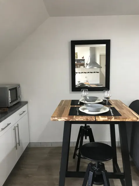 Warm attic apartment with 2 bedrooms - Image 1