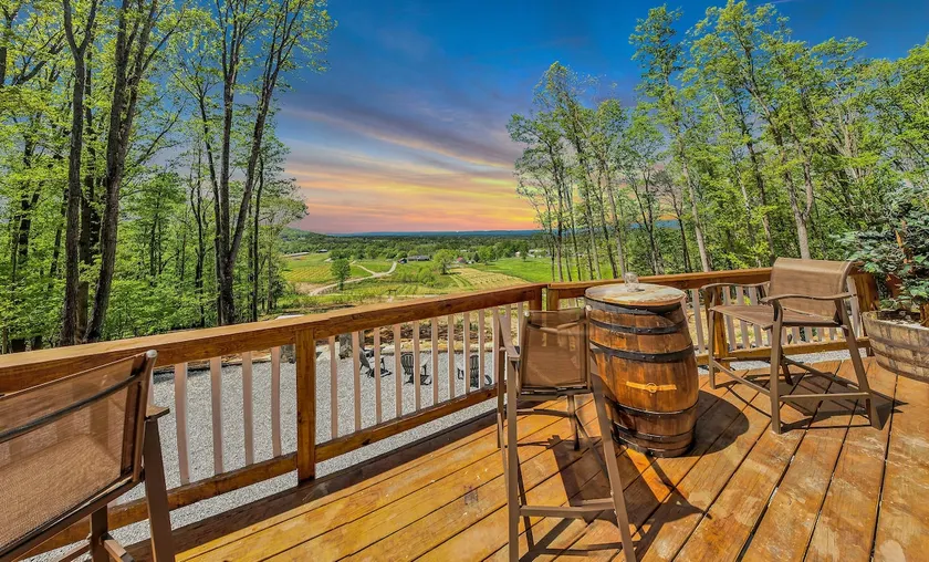 Vineyard Cottage in Wine Country with Hot Tub - Image 1