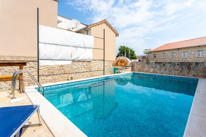 Holiday house with a swimming pool - Villa Melavita - Image 1