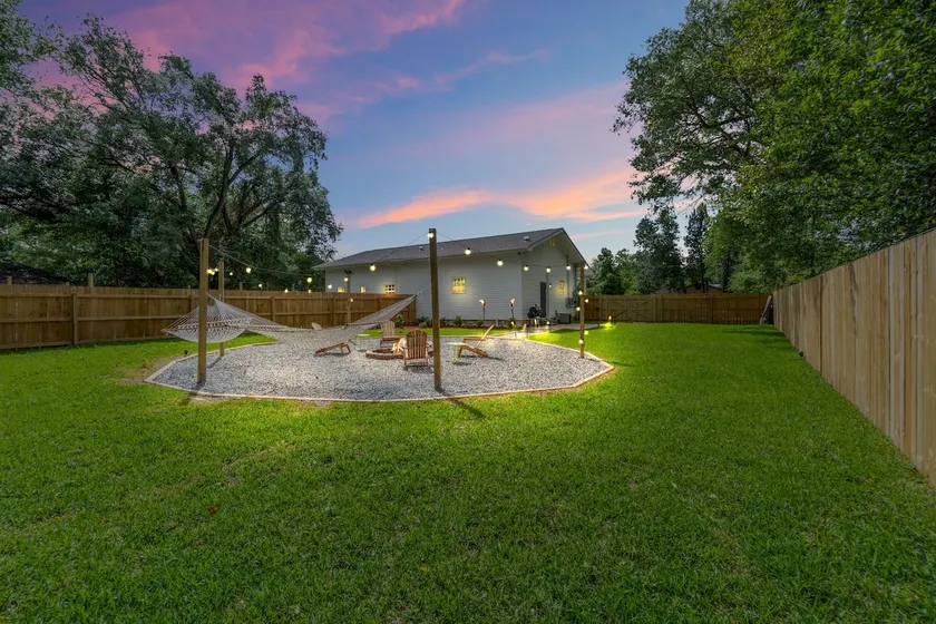 The Hosta Hangout - A Luxury Central Haven! - Image 1