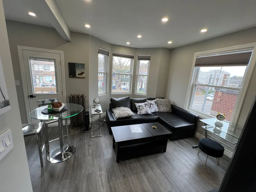 New Suite 1B 1B in the upperbeaches ca - Image 1