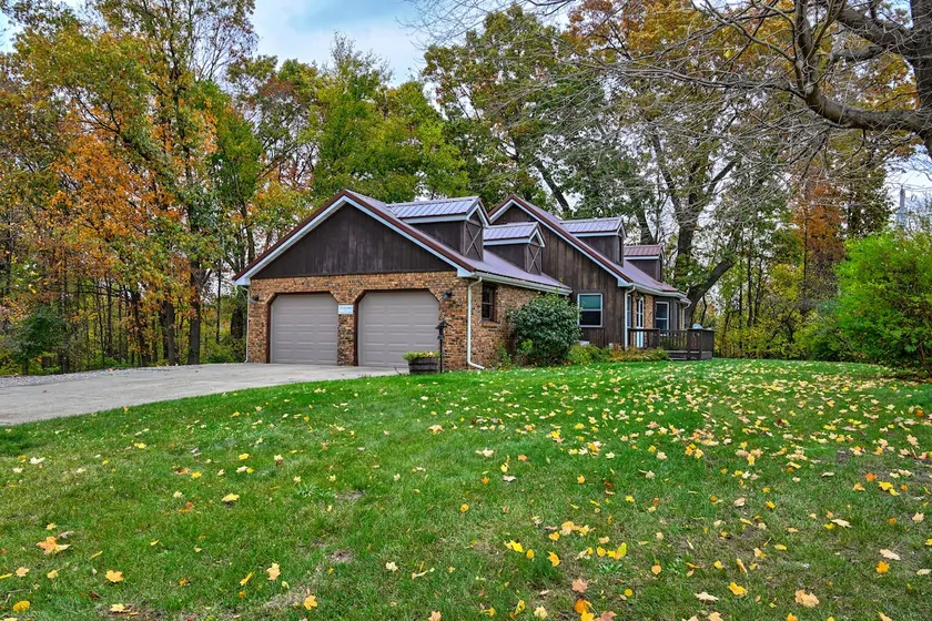 Home with loft, Shipshewana, Elkhart, Notre Dame - Image 1