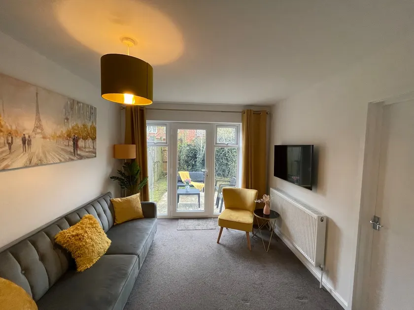 One Bed Apartment Stevenage - Image 1