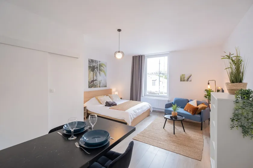 Charming studio near from airport and citycenter - Image 1