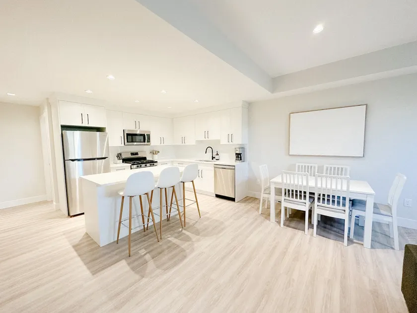 Spacious, Modern 2 Bedroom Suite - Image 1