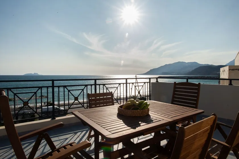 Alkioni Suites - beachfront, with mountain view - Image 1