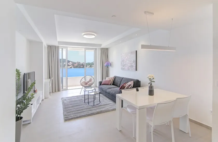 Hotel M Apartment 4 - Sea View, Breakfast & Free Garage Parking - Image 1