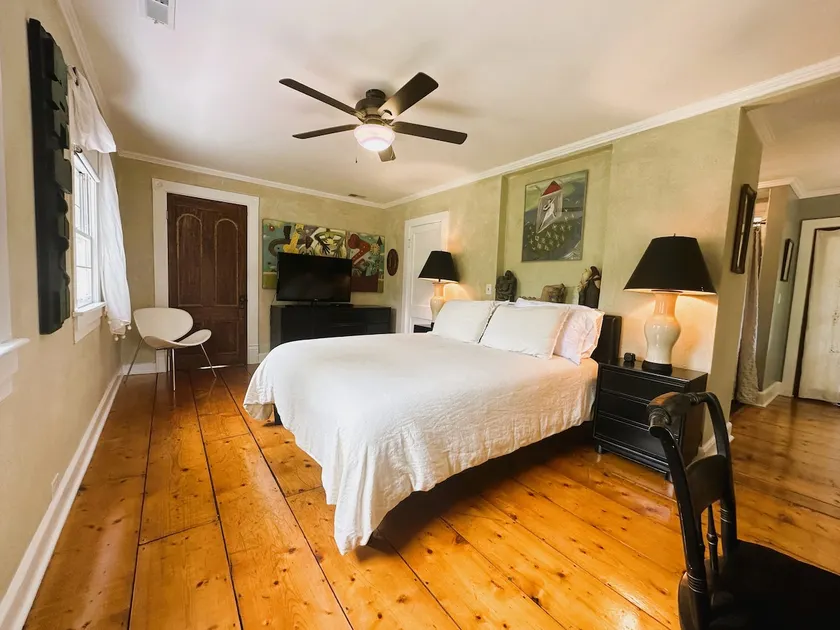 Beaufort Old Point Artist Suite - Image 1