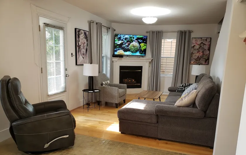 Lili Rose, 4 bedrooms 2 bathrooms house, downtown - Image 1