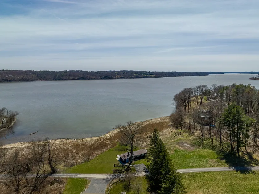 Riverside Retreat on the Hudson - Modern Cottage - Image 1