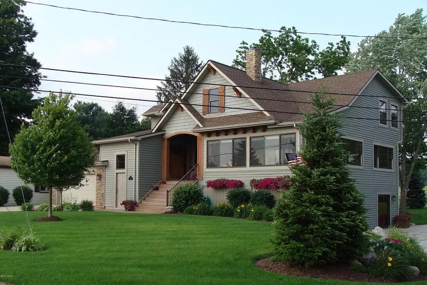Spacious Coldwater Lake Home - Image 1