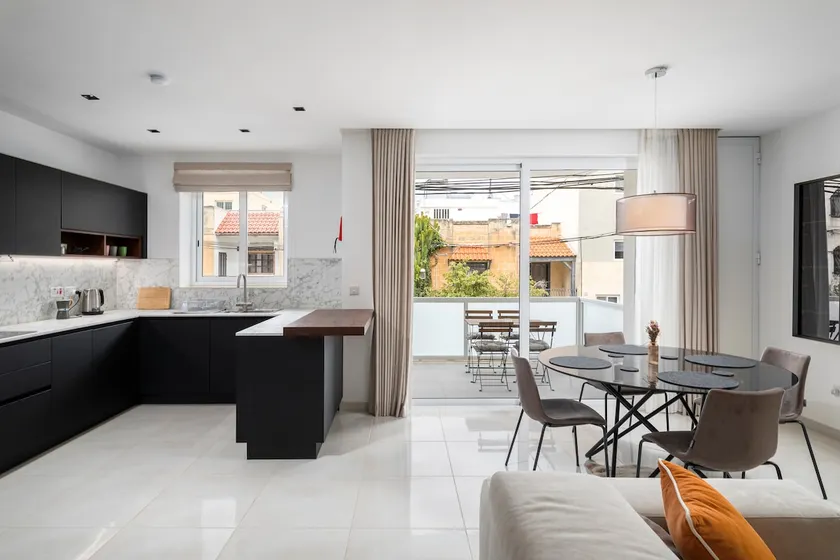 Modern Stylish 3 BR APT with Balcony - Image 1