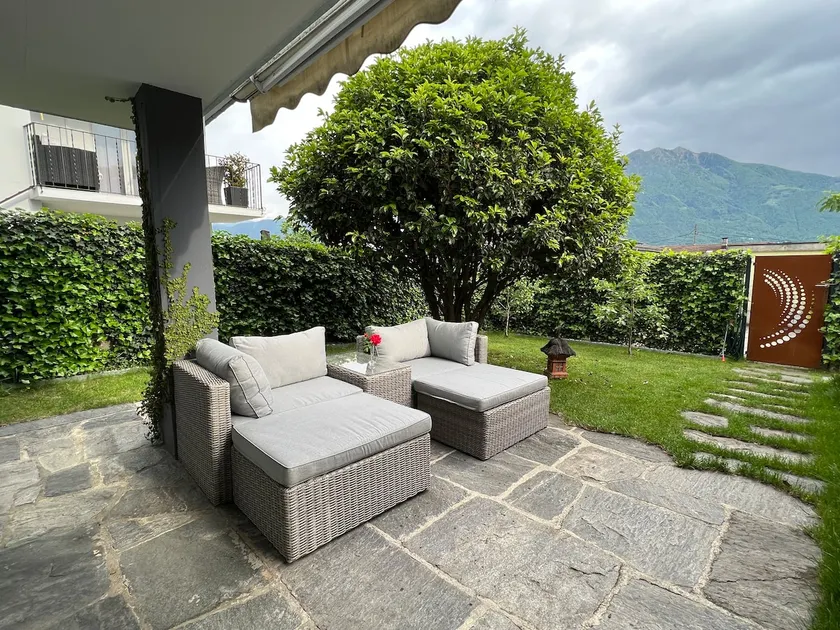 House with garden - Image 1