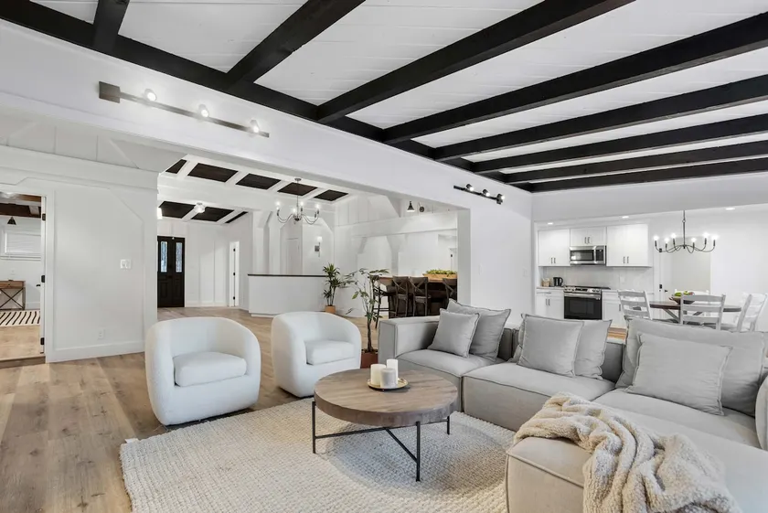 Luxurious Family Getaway Pets Friendly Farmhouse - Image 1