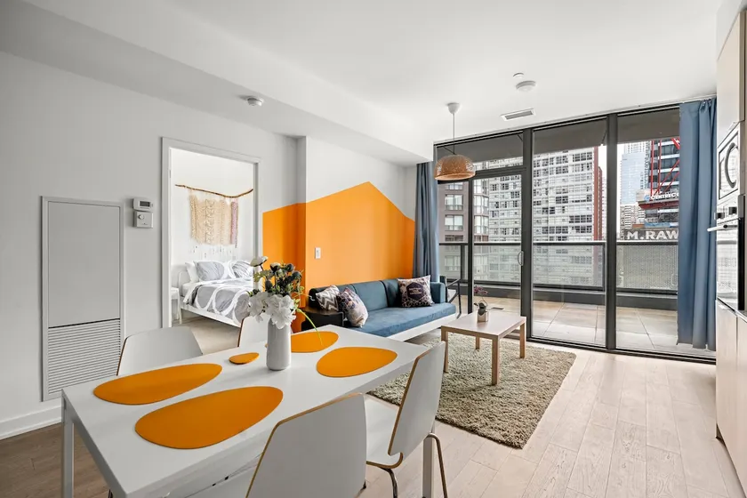 Comfortable Suite in Heart Downtown with 2 Beds - Image 1