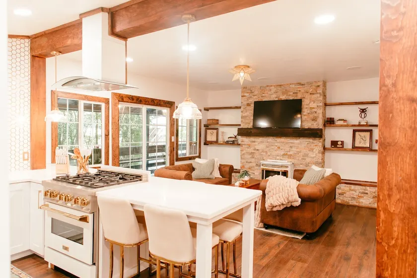 Romantic cabin with hot tub! - Image 1