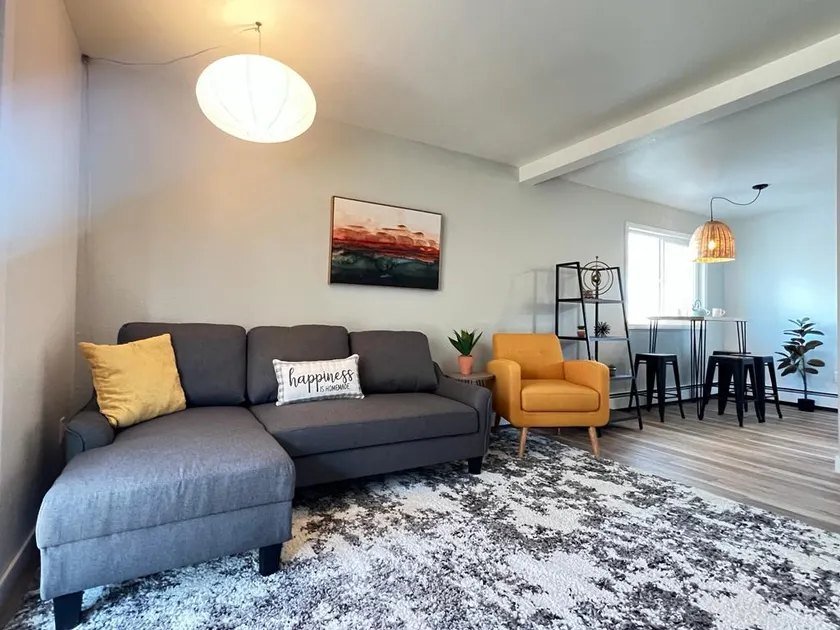 Delightful Sleek Modern 2 Bed 1 Bath apt - Image 1