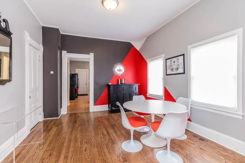 Grand Champions Suite, West Town - Image 1