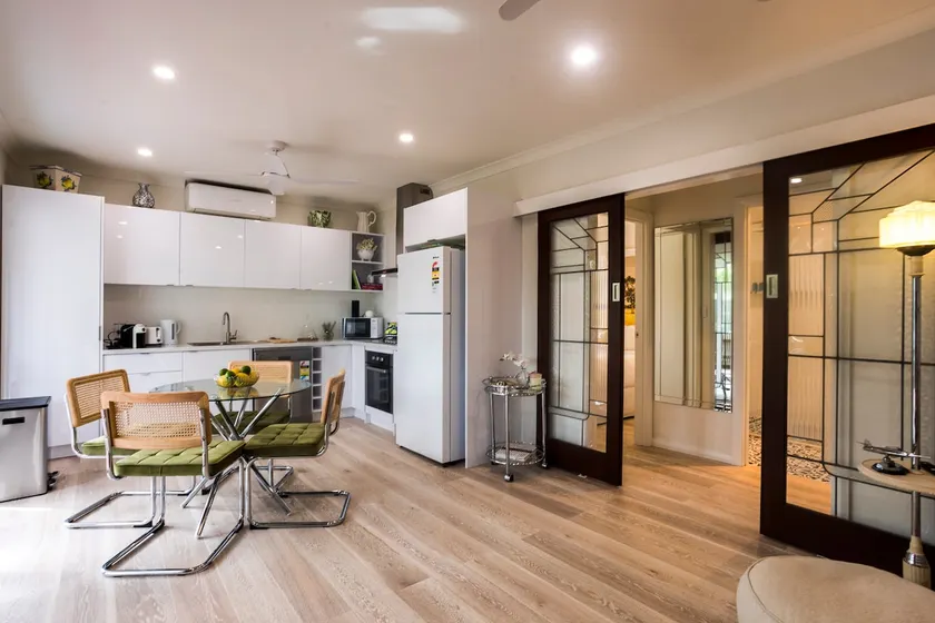 Beautiful Pet Friendly 1BR Cottage With Patio - Image 1