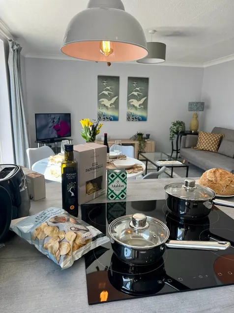 2-bedroom Apartment Woodgrange Court - Image 1