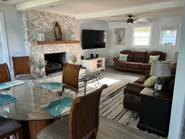 Amazing Gem! Riverfront, Location, Sunsets, Quite - Image 1