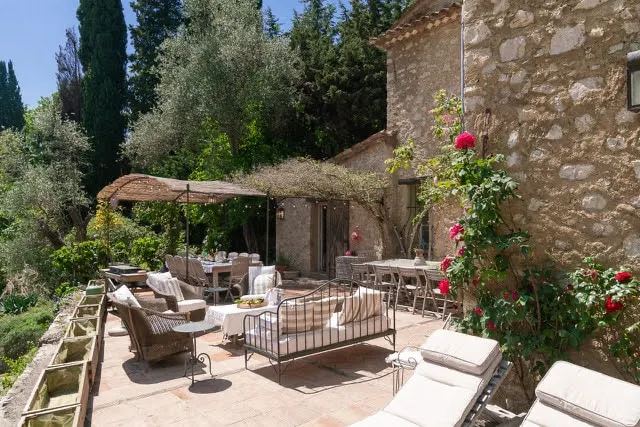 Idyllic 1800s House for Luxury Stay in Provence - Image 1