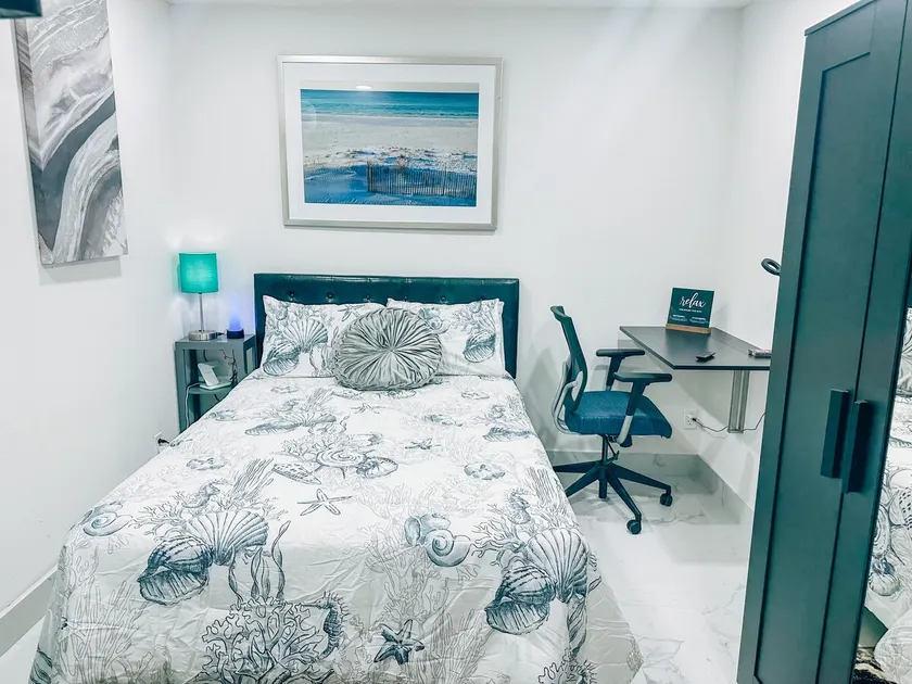 Corner Bay Apartment - Image 1