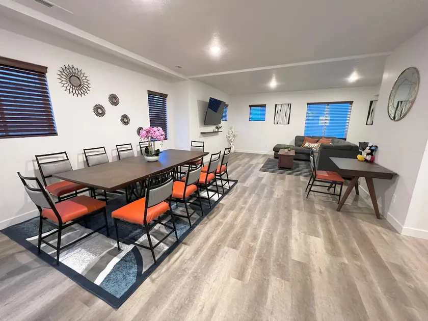 Modern Townhouse w/ All Kings and Private Rooftop - Image 1