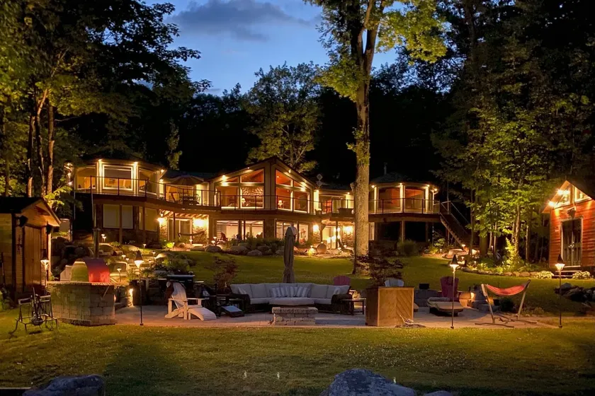 Luxury Lakefront Compound*Hot Tub Sauna Pizza Oven - Image 1
