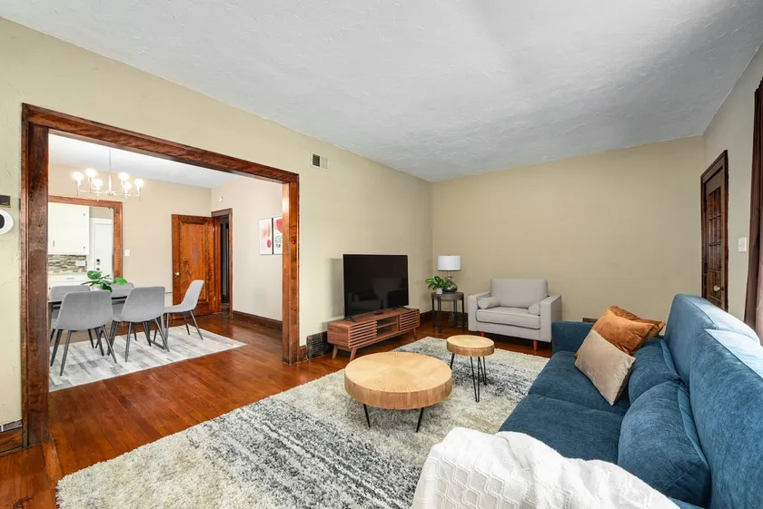 Bohemian Retreat ~ 15 min to Downtown~ 8 min to Cleveland Clinic - Image 1