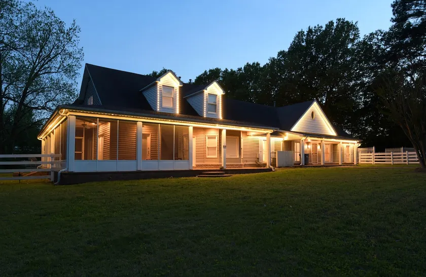 Super Large 20 Sleeping Garden Manor East Memphis - Image 1