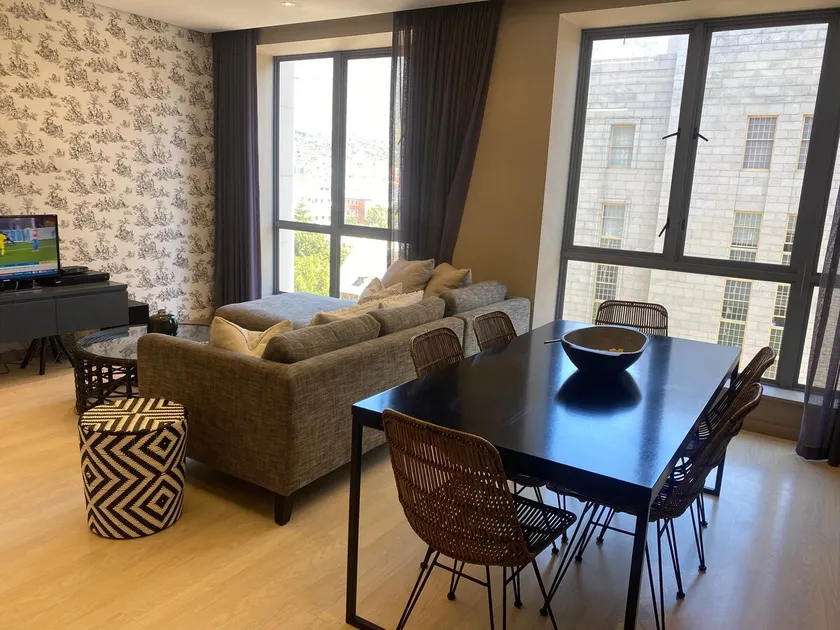 1 bed overlooking table mountain - Image 1