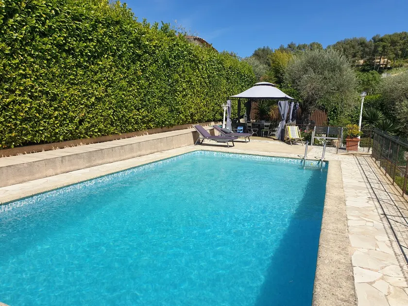 Cozy with pool. - Image 1