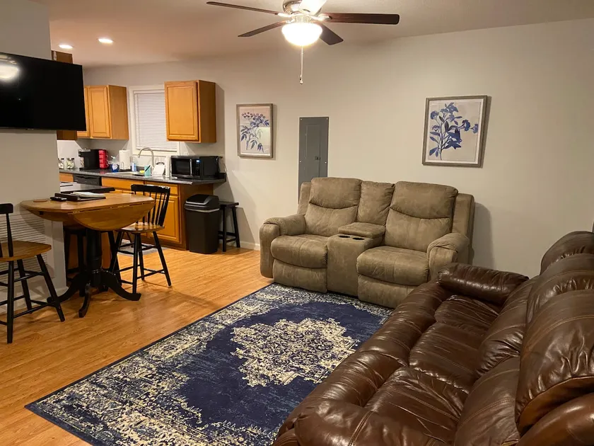 Quiet 2 bed home less than 2 miles from Downtown - Image 1