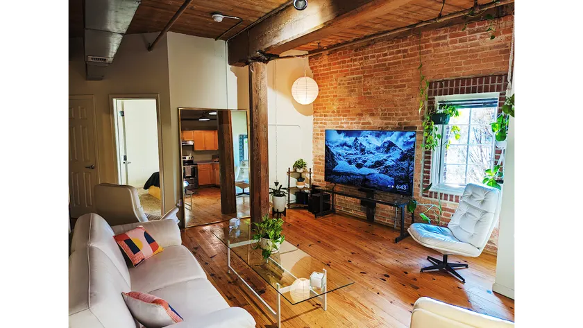 Updated Warehouse Apt in the Heart of Downtown - Image 1
