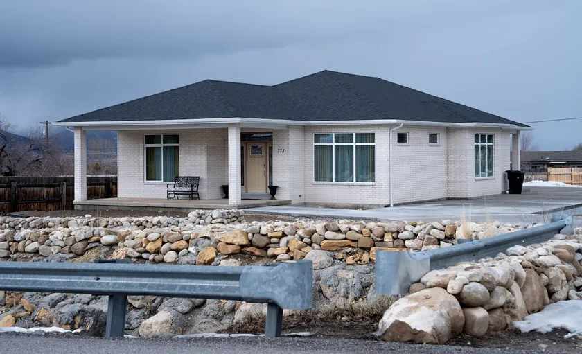 Spacious Home Near the Canyon - Image 1