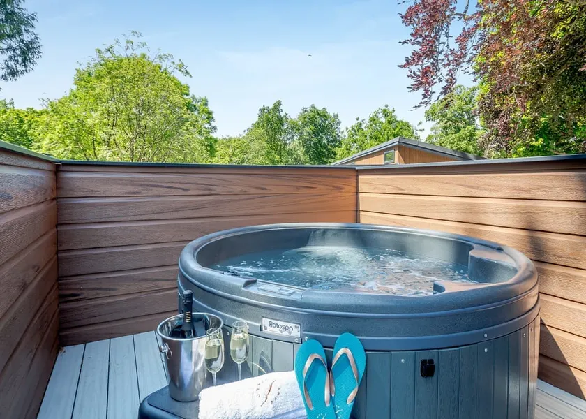 V28 - The Lookout with Hot Tub - Image 1