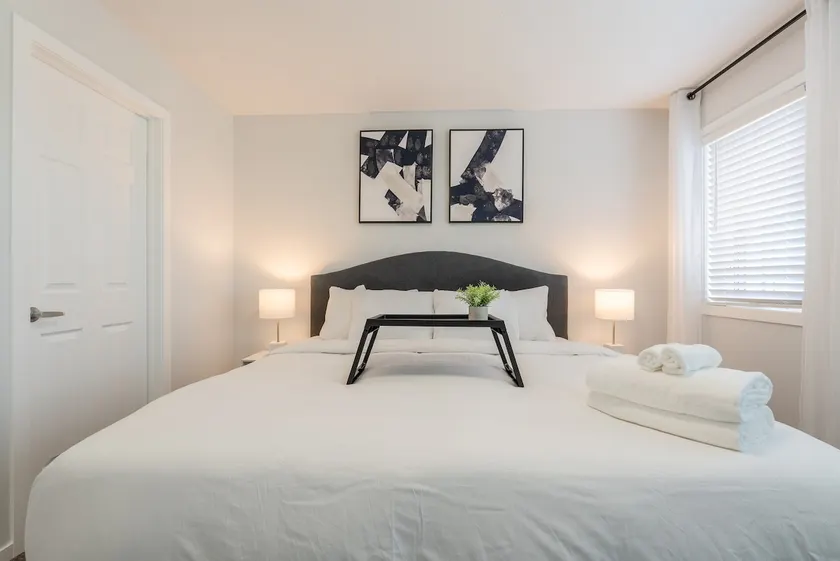 3bedroom Stylish Getaway by the Park with 2-Car Garage - Image 1
