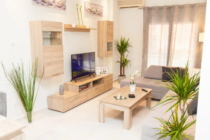 Piraiki Seaside Apartment - Image 1