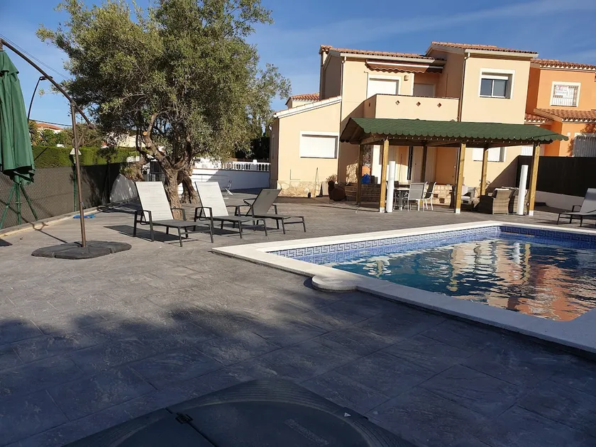 Villa Olivera luxury villa with air-con and a private swimming pool, ideal for families - Image 1