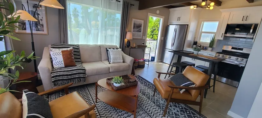 Modern comfort-Beach/dining, 5-10min walk-Parking. - Image 1