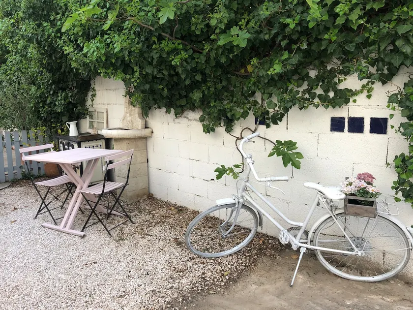 Apartment 5 km from Cassis - Image 1