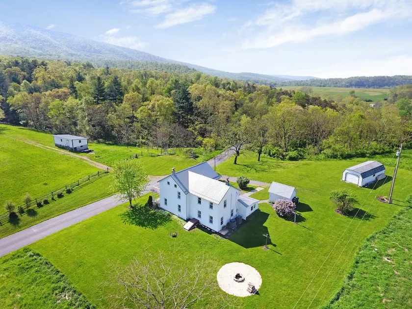 Quiet farm nestled on 200 acres. - Image 1