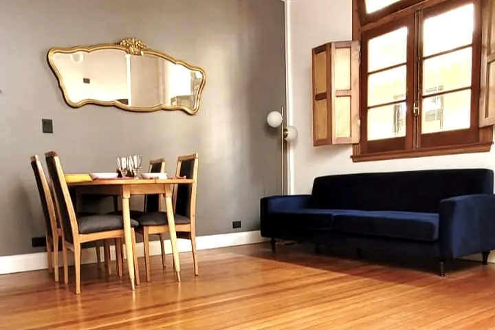Elegance, in an iconic building - Image 1