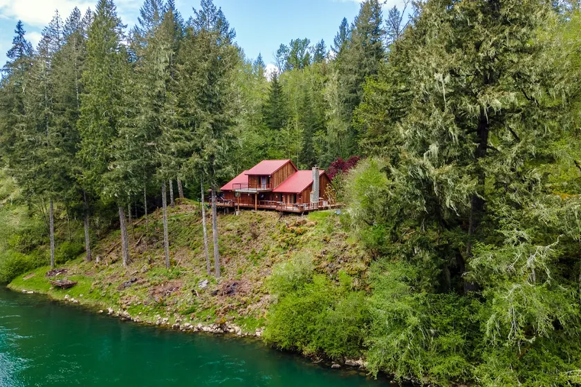 Idyllic River Cabin Getaway - Image 1