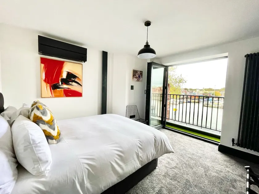 Duplex Apartment Harbourside city centre - Image 1