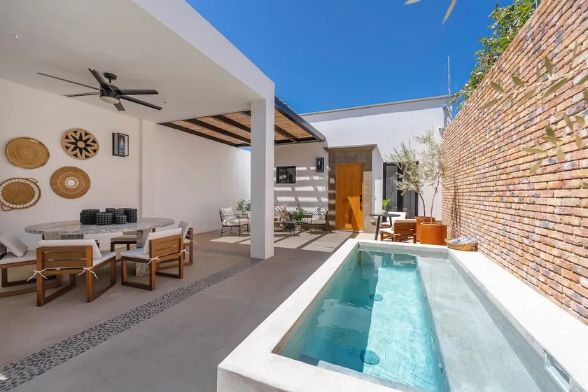 Casa que Canta Downtown 4 Bdrm +Pool - Image 1