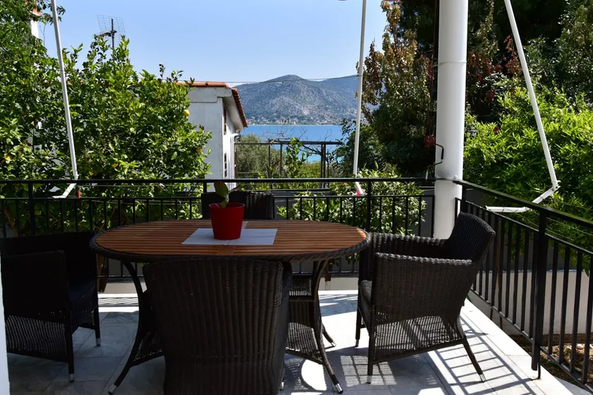 Detached house by the sea - Image 1