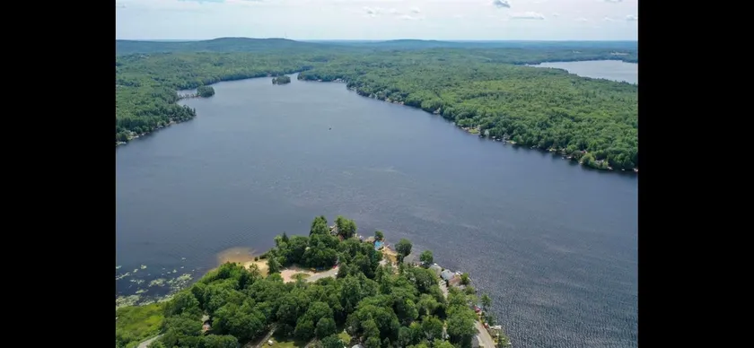 Lakeside retreat - Image 1