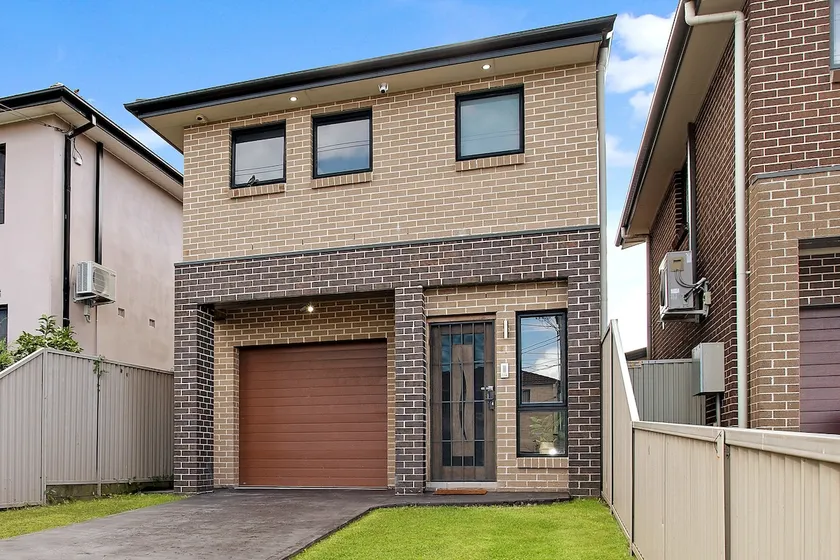 2 En-suites - Walkable to Shops - Wi-Fi & Netflix! - Image 1
